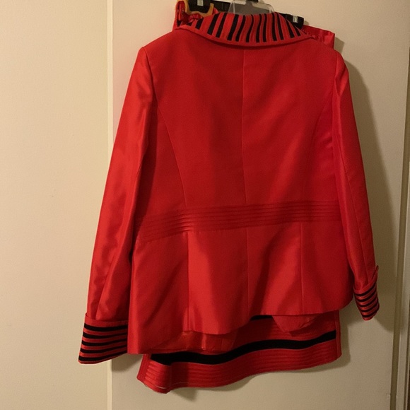 Elegant suit for special occasions or church. Only wore a couple of times. - Picture 4 of 5